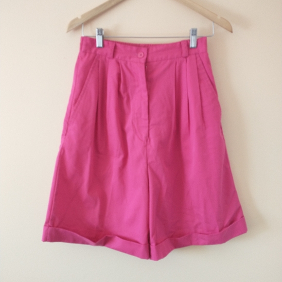 Vintage high waisted pleated shorts size medium - Picture 3 of 7